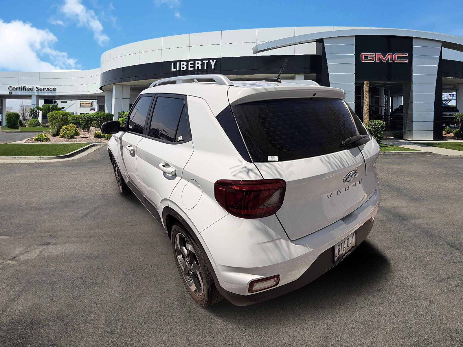 Used 2023 White Hyundai SEL image 7