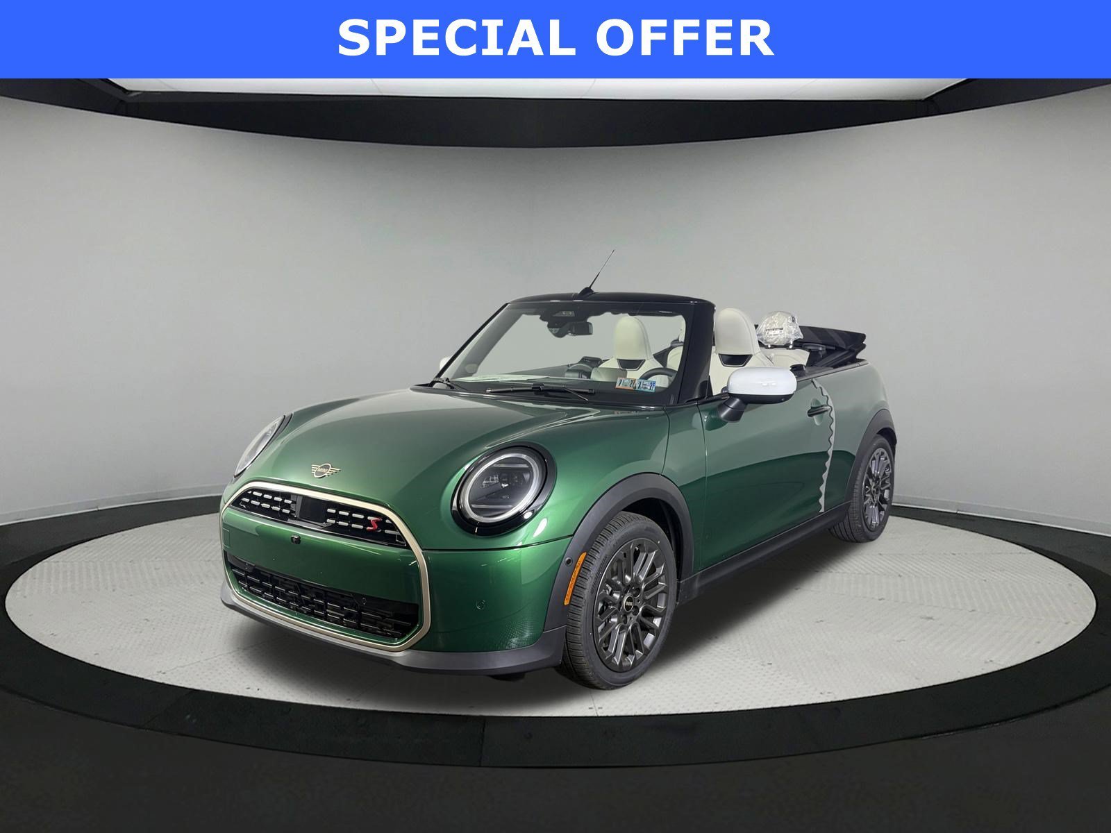 New 2026 British Racing Green IV Metallic MINI Iconic image 1