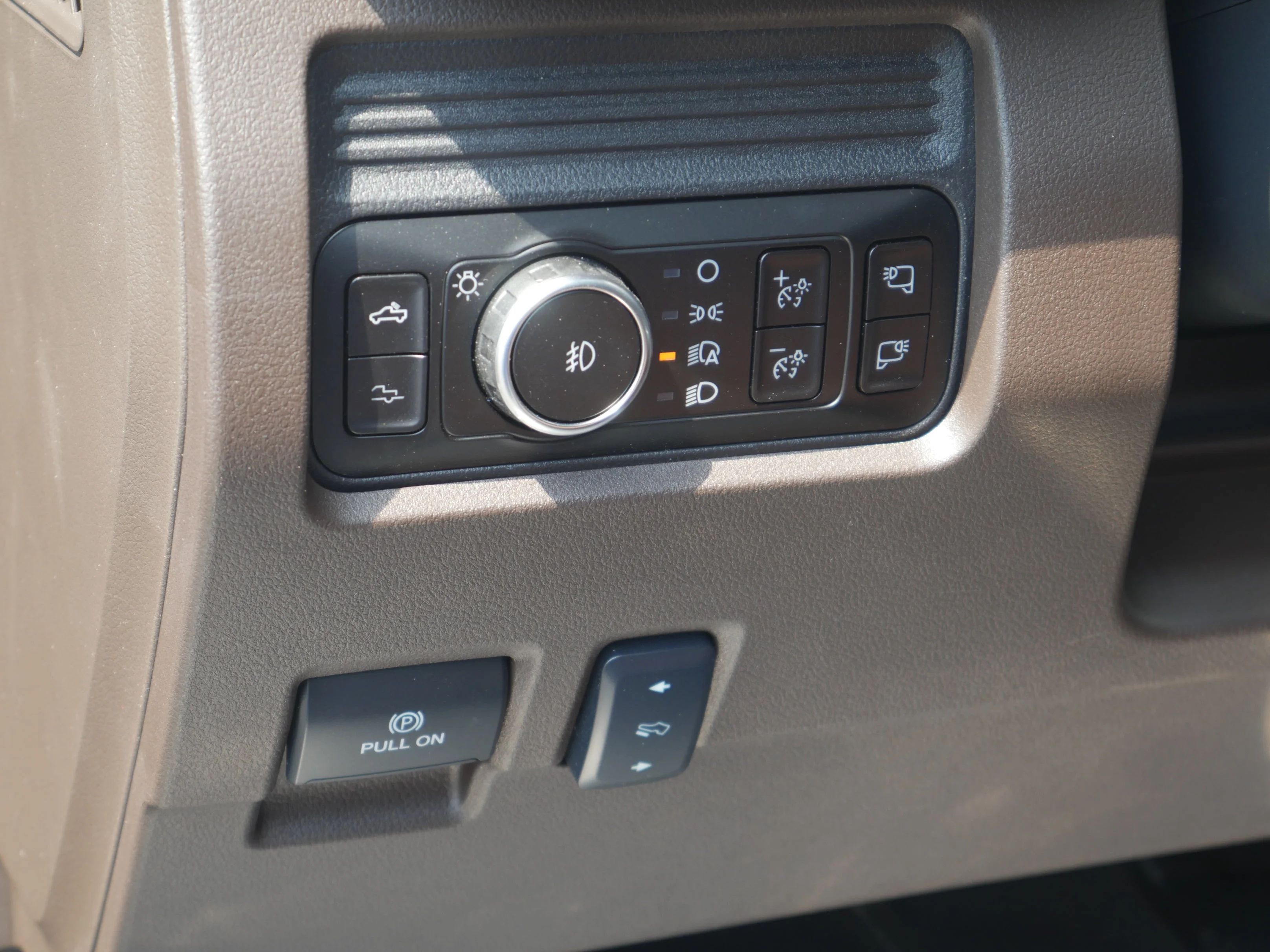 New 2026 STAR WHITE Ford King Ranch image 6