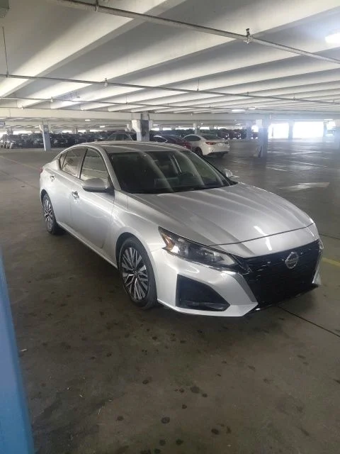 Used 2023 Silver Nissan 2.5 SV image 1