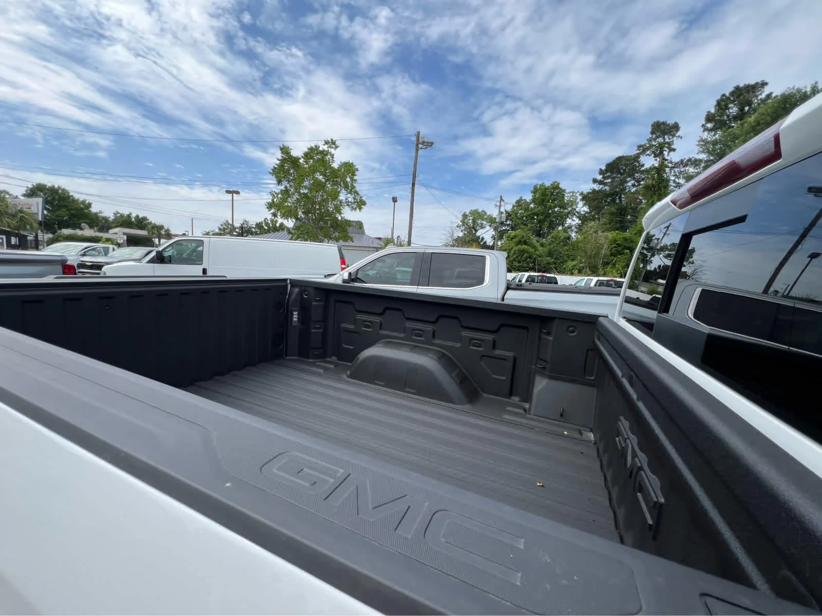 New 2026 Summit White GMC SLE image 7