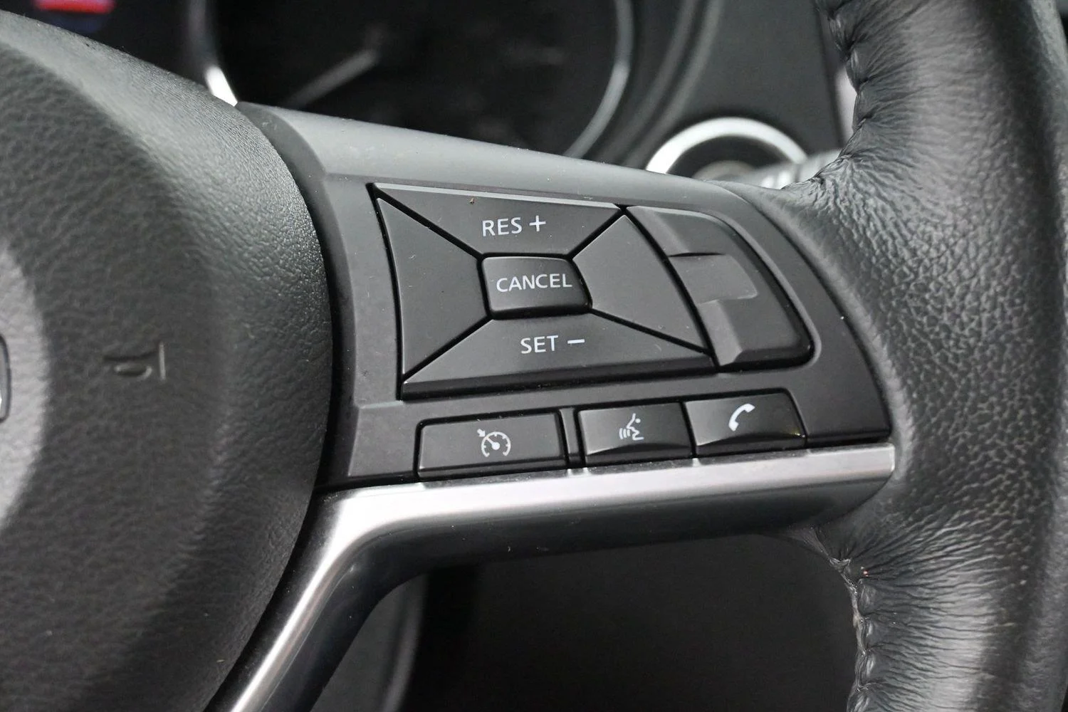 Used 2018 Caspian Blue Nissan SV image 20