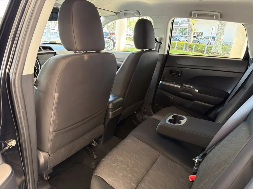 Used 2020 Black Mitsubishi  image 26