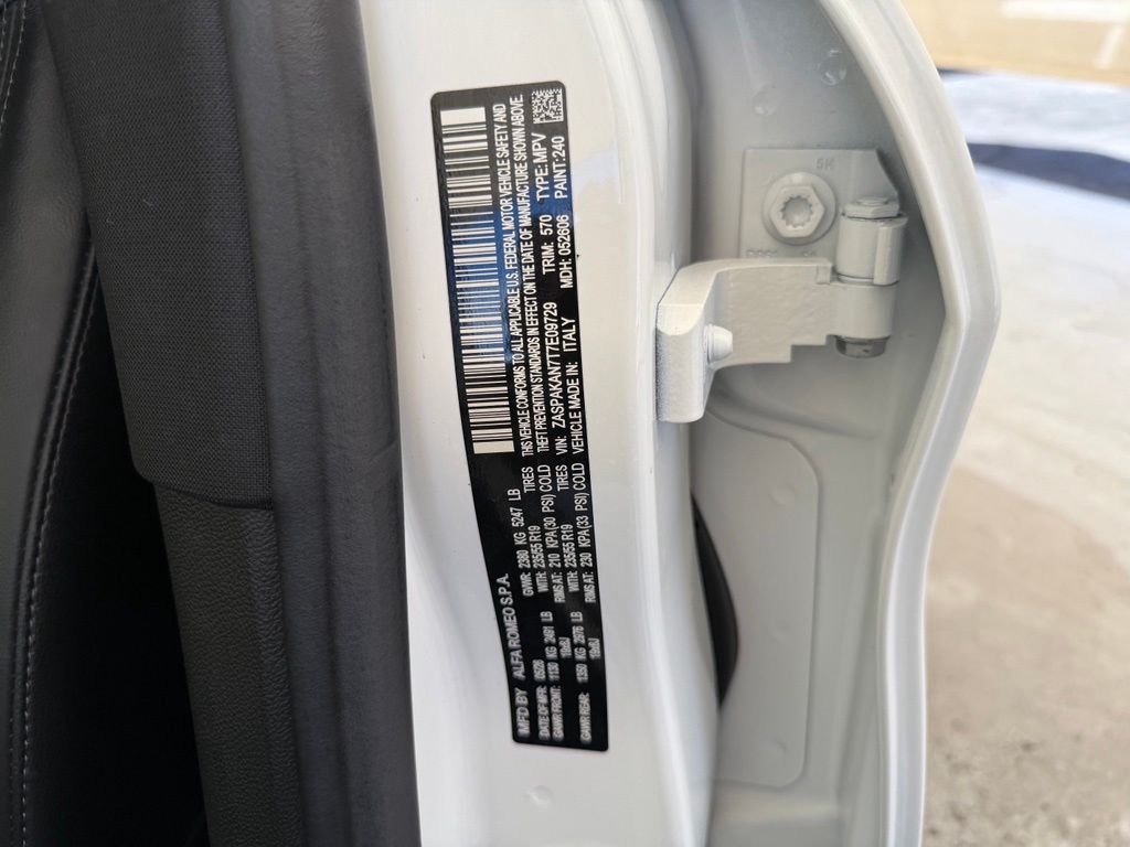 New 2026 Milano White Exterior Paint Alfa Romeo Base image 30