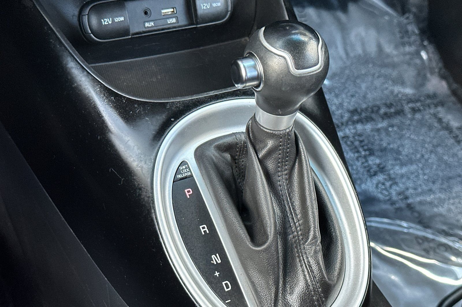 Used 2015 White Kia Base image 22