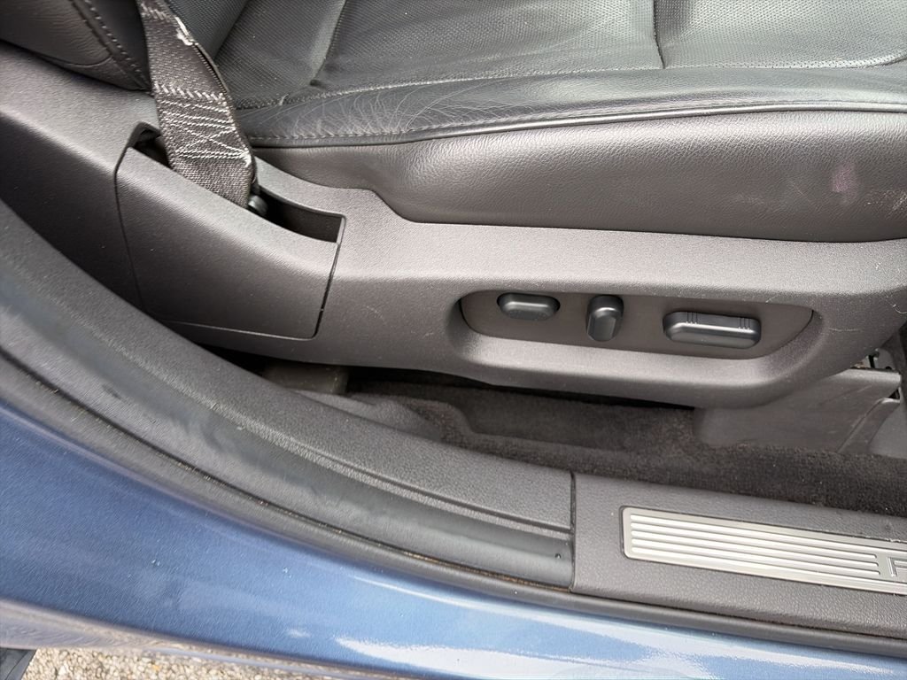 Used 2019 Blue Ford Limited image 32