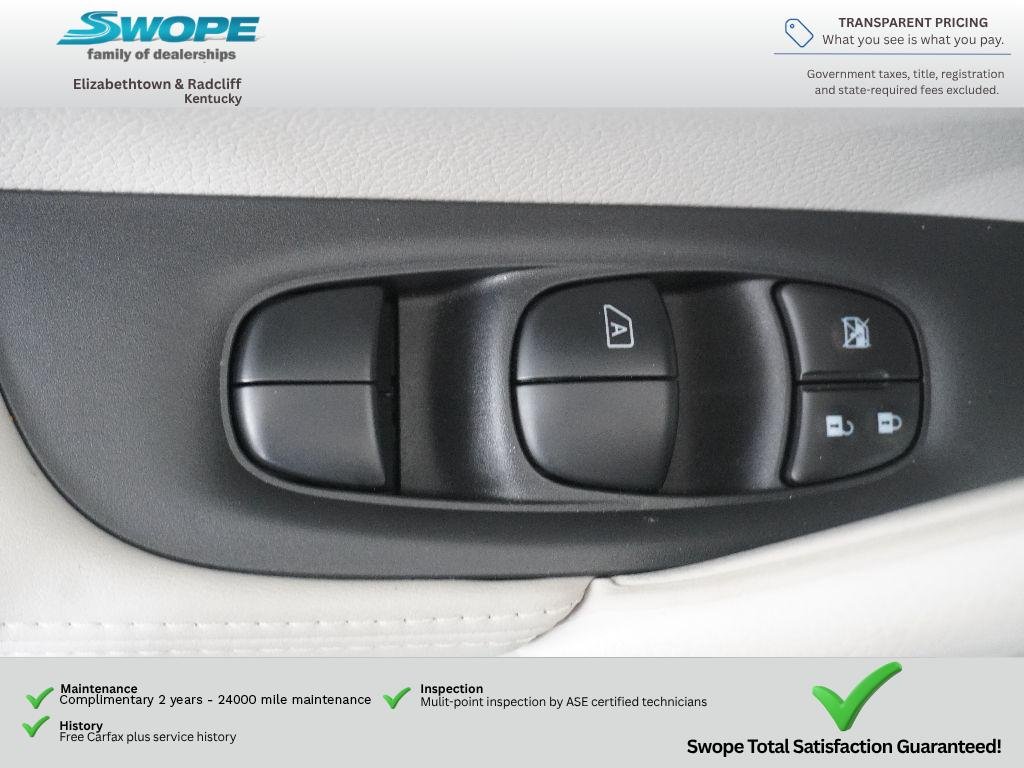 Used 2022 Pearl White Tricoat Nissan SL image 15