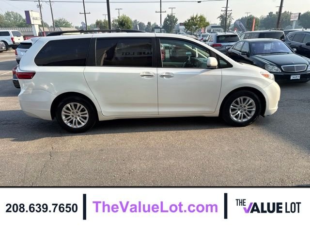 Used 2017 White Toyota XLE Premium image 3