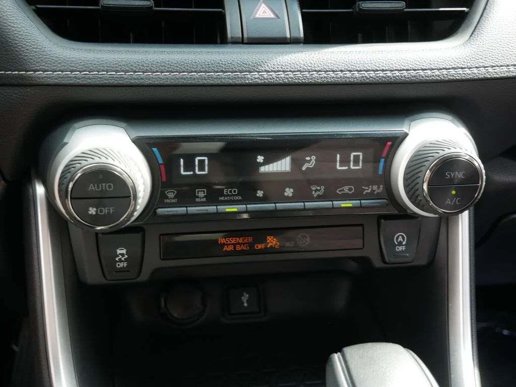 Used 2020 Silver Toyota XLE image 19