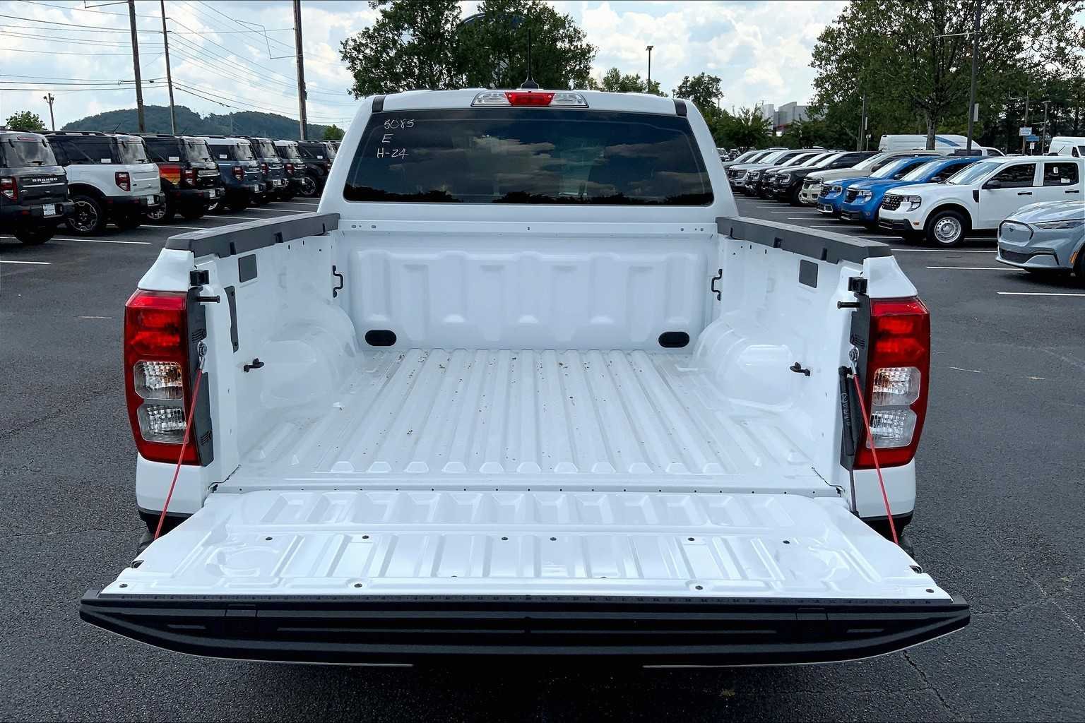New 2025 Oxford White Ford XL image 18