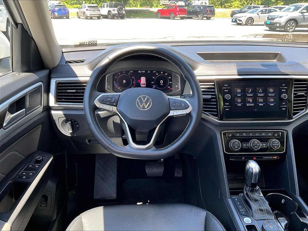 Used 2023 White Volkswagen 3.6L V6 SE w/Technology image 18