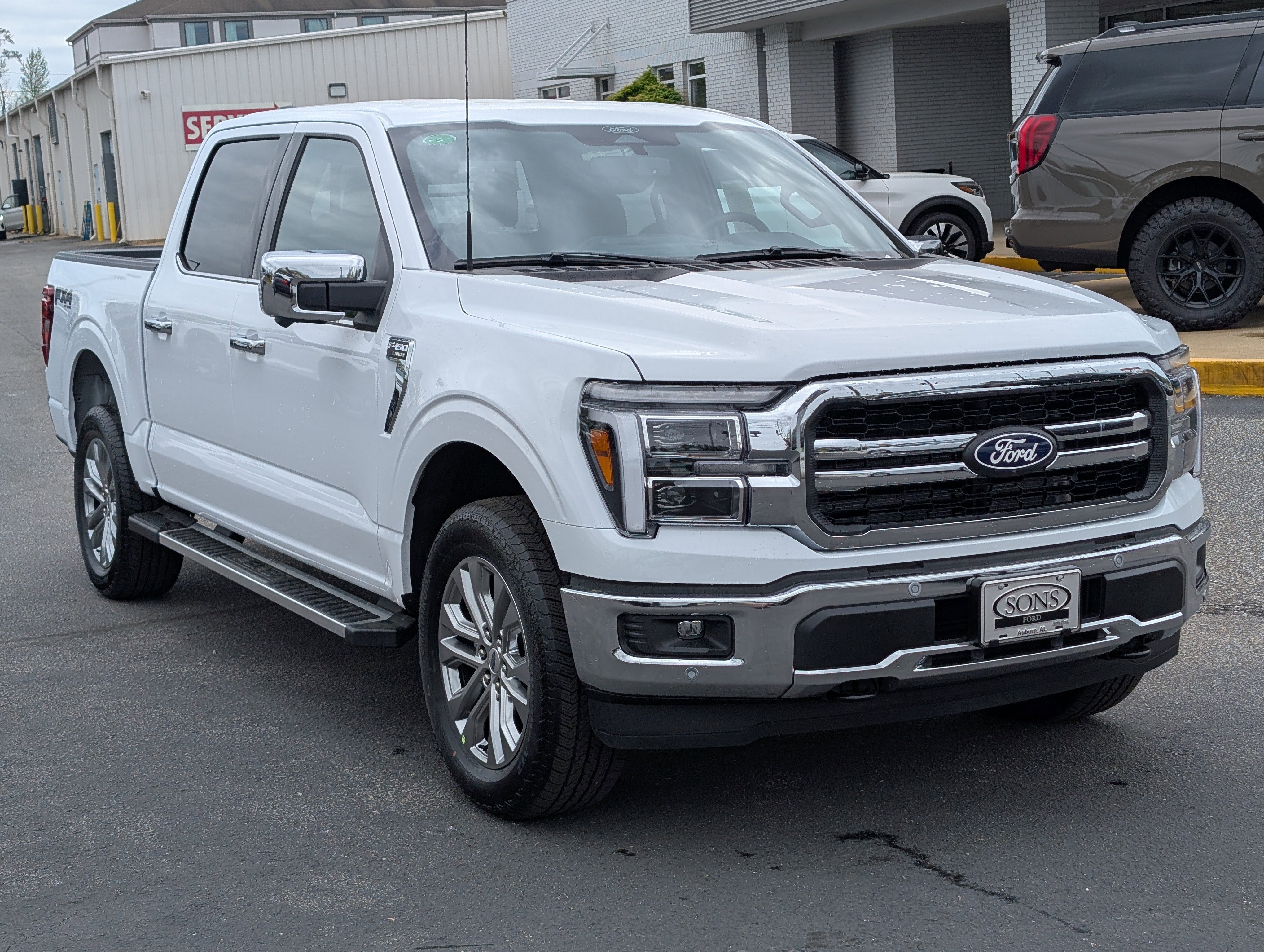 New 2026 Oxford White FORD Lariat® image 4