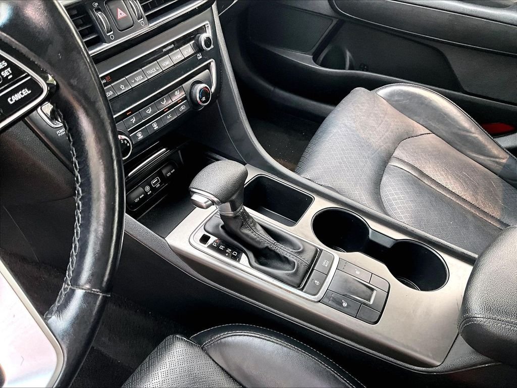 Used 2020 Silver Kia SE image 20