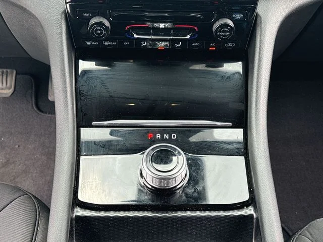 Used 2024 White Jeep Laredo X image 19