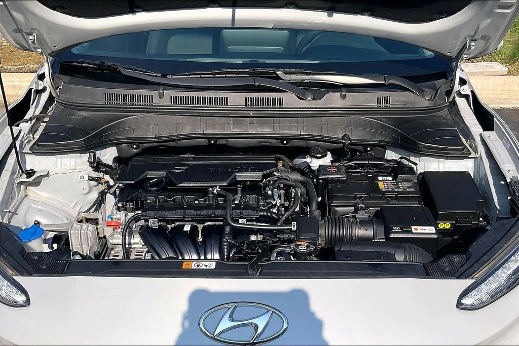 Used 2022 Silver Hyundai SEL image 11