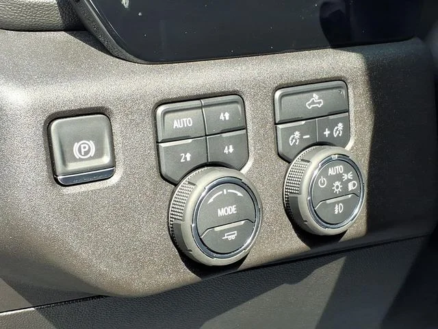 Used 2025 White Chevrolet RST image 28