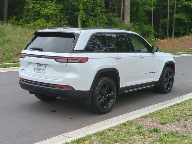 Used 2023 White/off-white Jeep Altitude X image 13