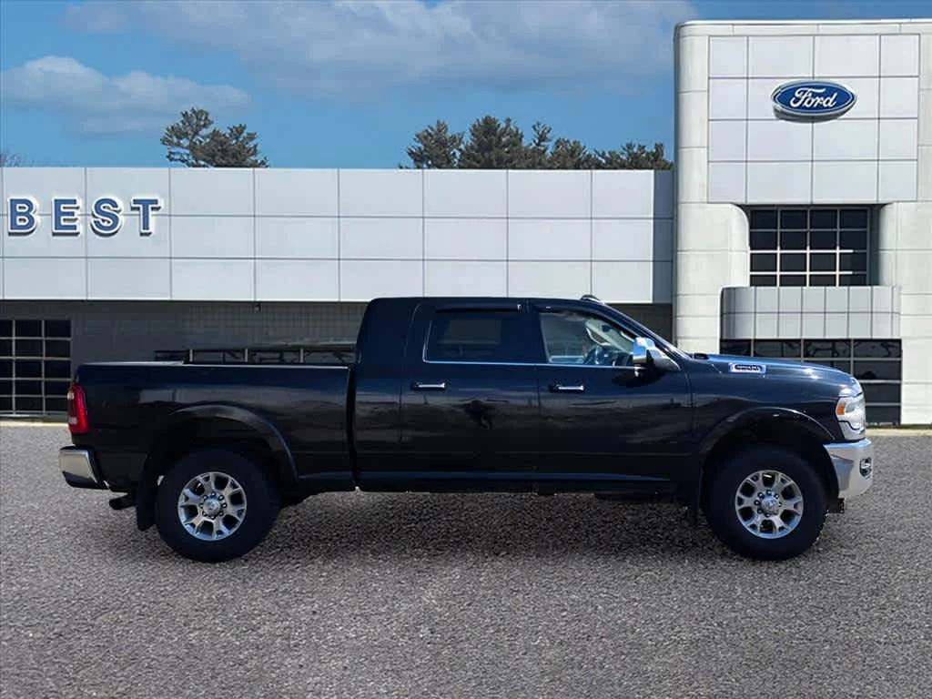 Used 2019 Diamond Black Crystal Pearlcoat Ram Laramie image 9