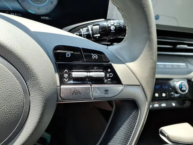 Used 2023 Blue Hyundai SEL image 16