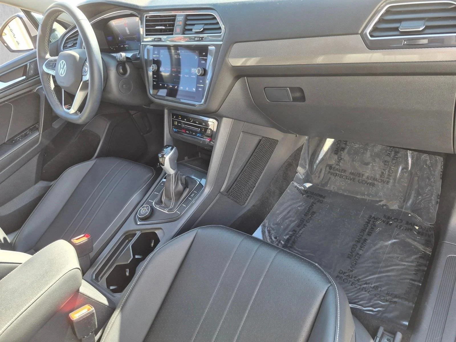 Used 2024 Pyrite Silver Metallic Volkswagen SE image 20