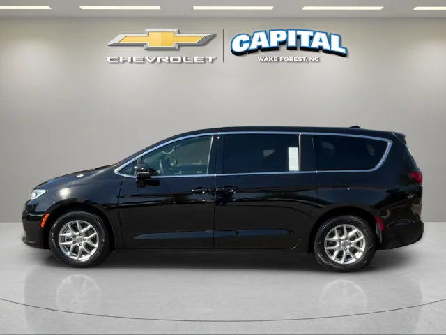 Used 2025 Black Chrysler Select image 2
