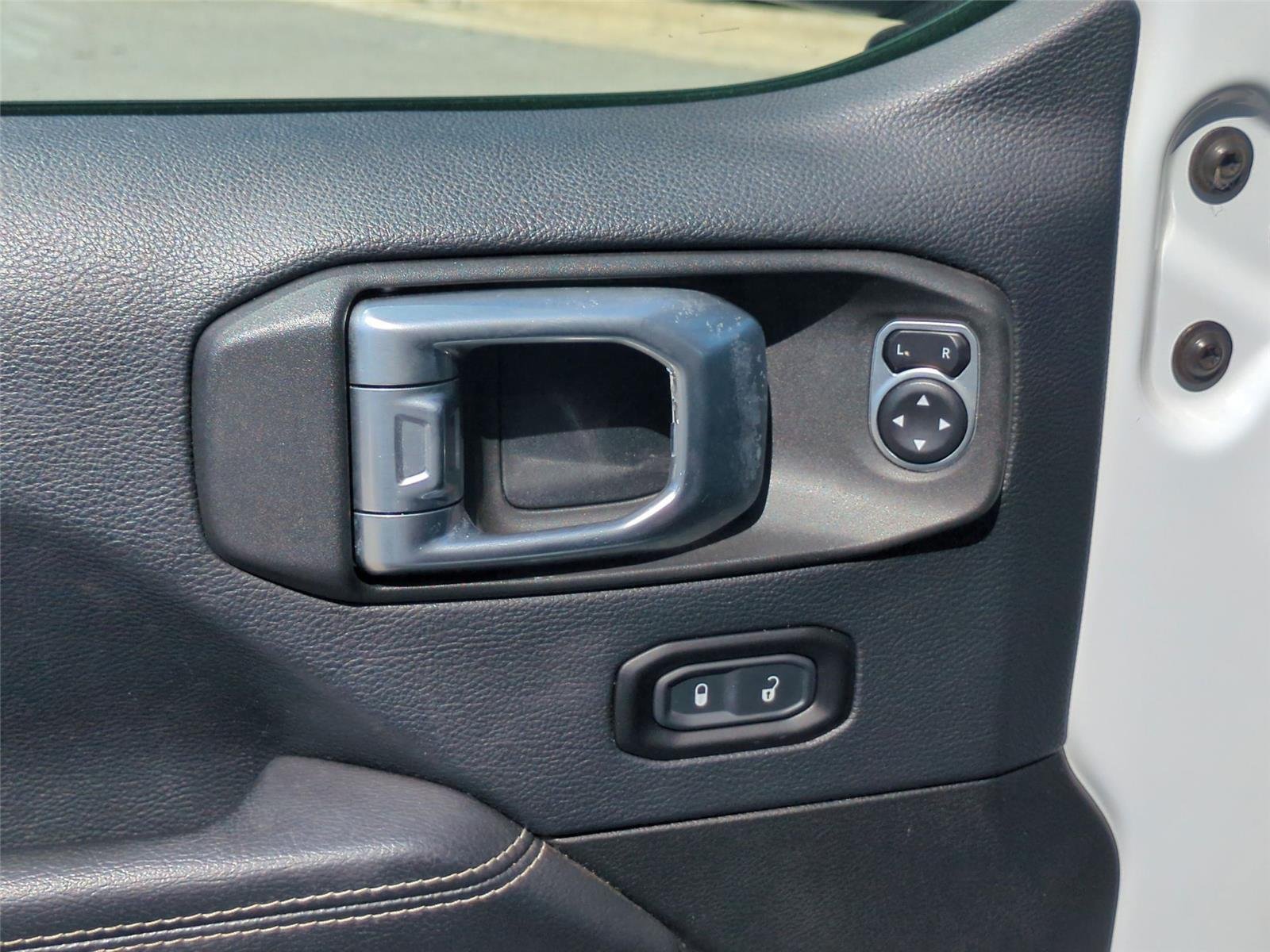 Used 2019 Bright White Clearcoat Jeep Sahara image 16