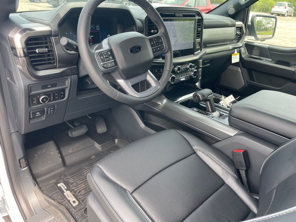 New 2026 Oxford White Ford LARIAT image 6