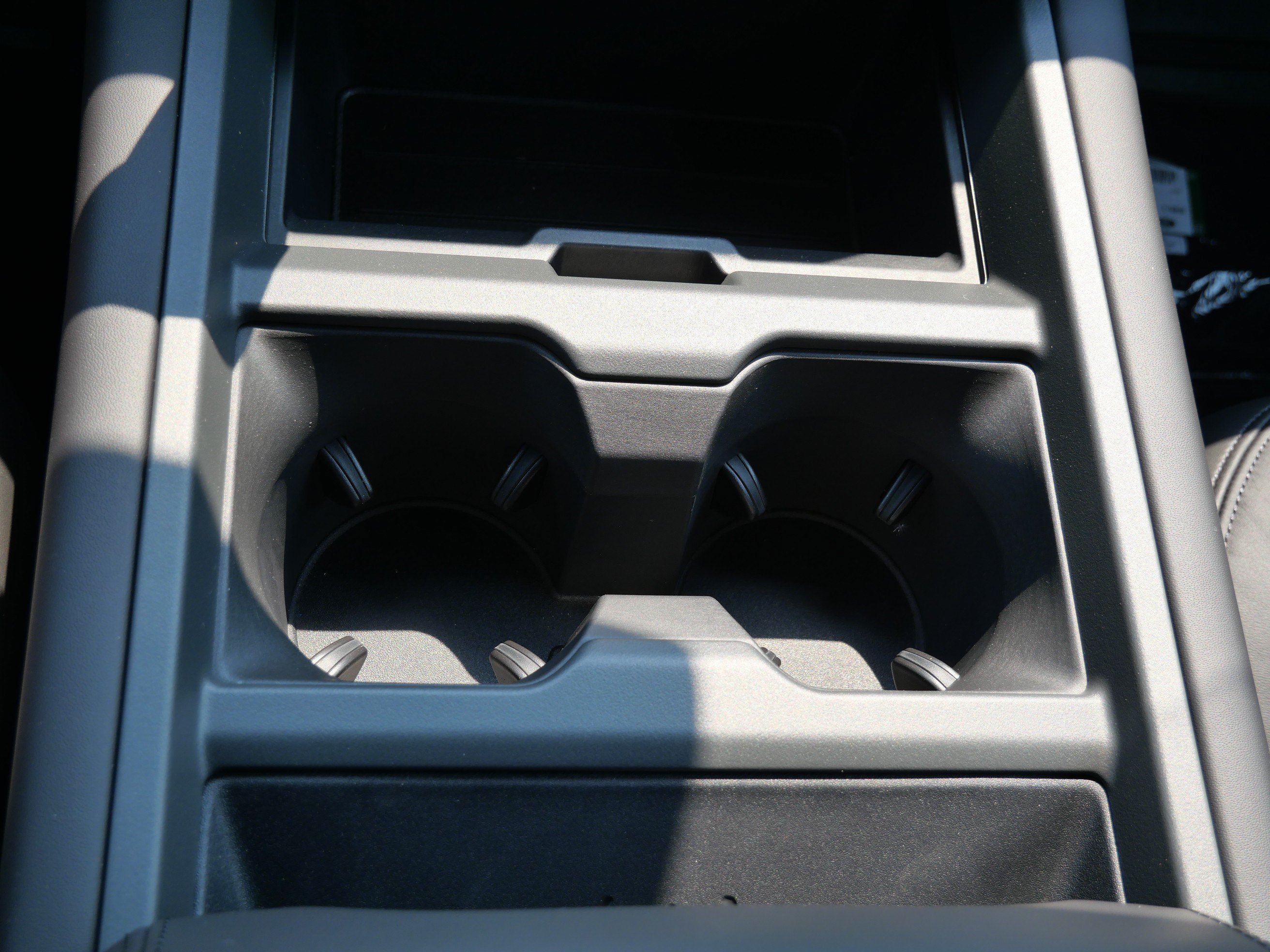 New 2026 Santorini Black Land Rover X-Dynamic SE image 6