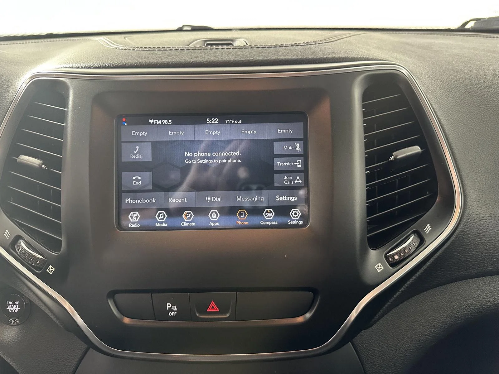 Used 2019 Diamond Black Crystal Pearlcoat Jeep Latitude Plus image 4