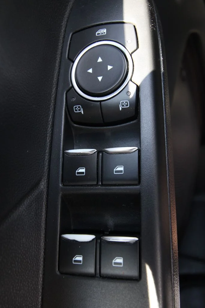 Used 2021 Red Ford SE image 24