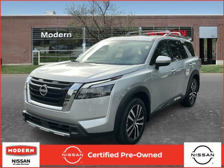 Used 2025 Brilliant Silver Metallic Nissan Platinum image 1