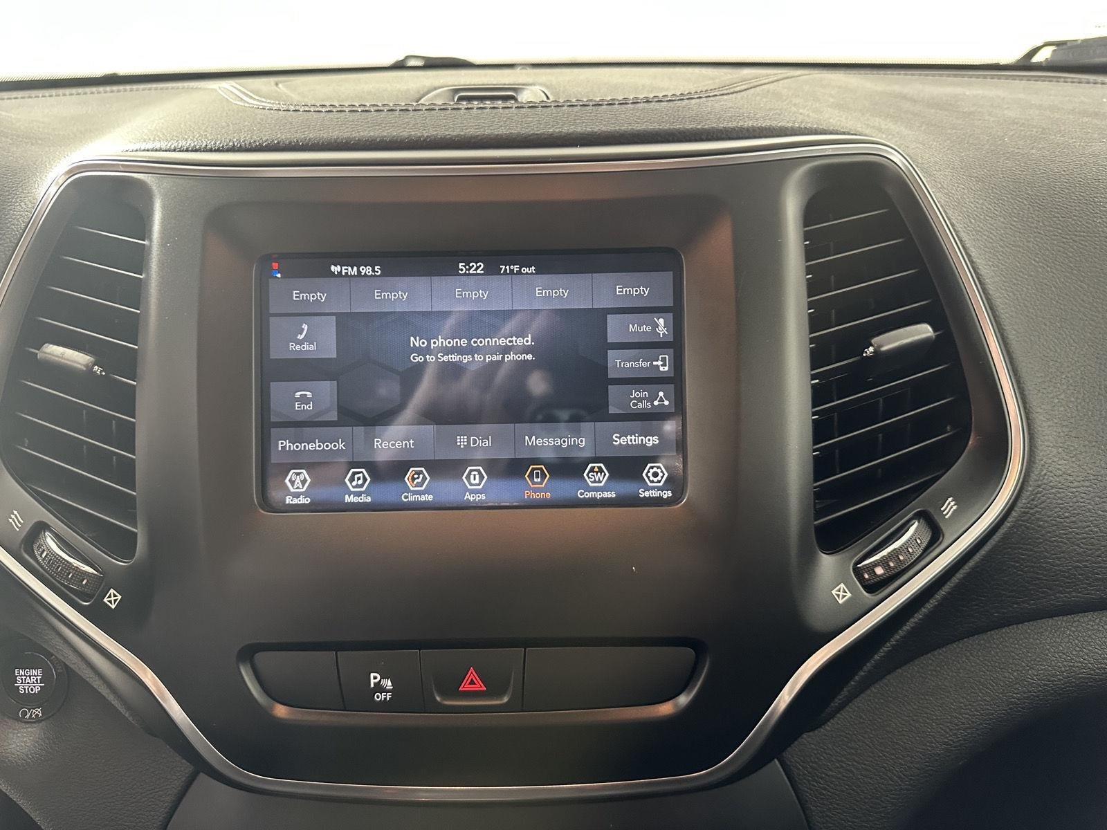 Used 2019 Diamond Black Crystal Pearlcoat Jeep Latitude Plus image 4