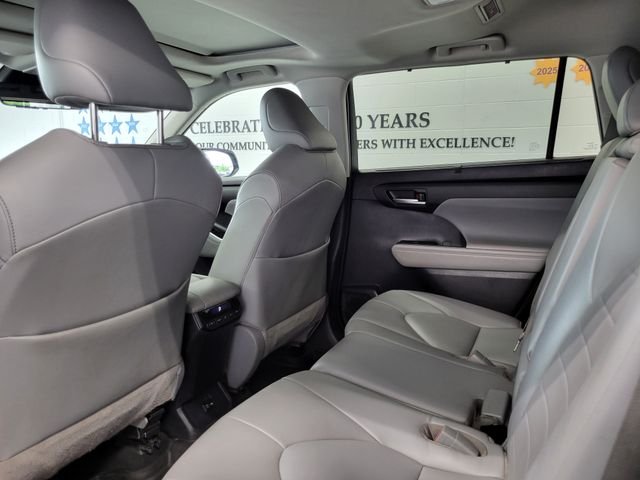 Used 2020 Black Toyota XLE image 22