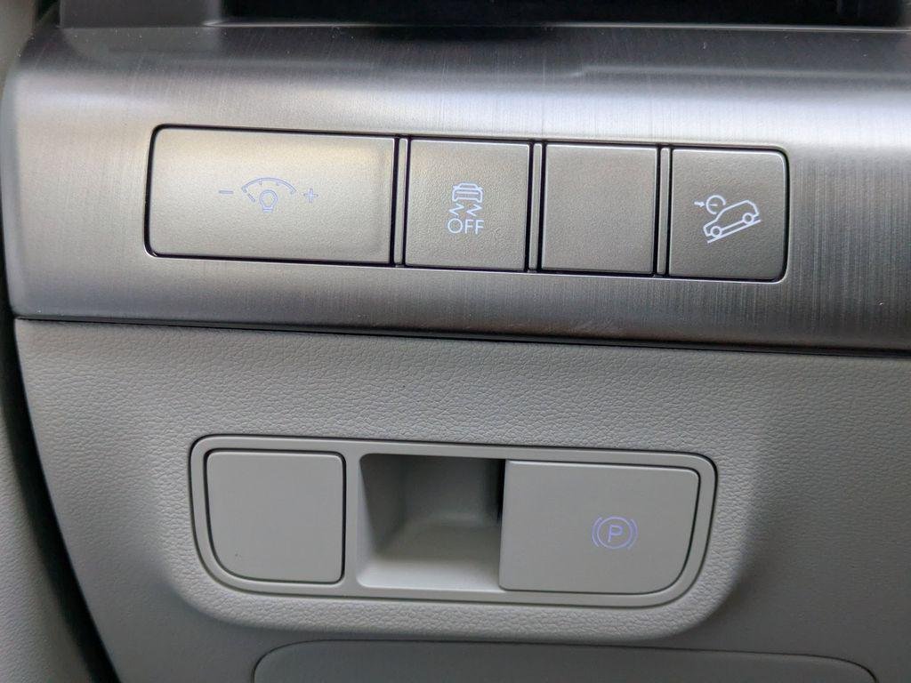 New 2026 White Hyundai SEL Sport FWD image 28