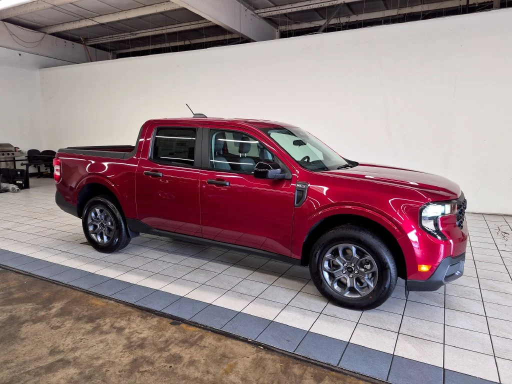 New 2026 Ruby Red Metallic Tinted Clearcoat Ford XLT image 4