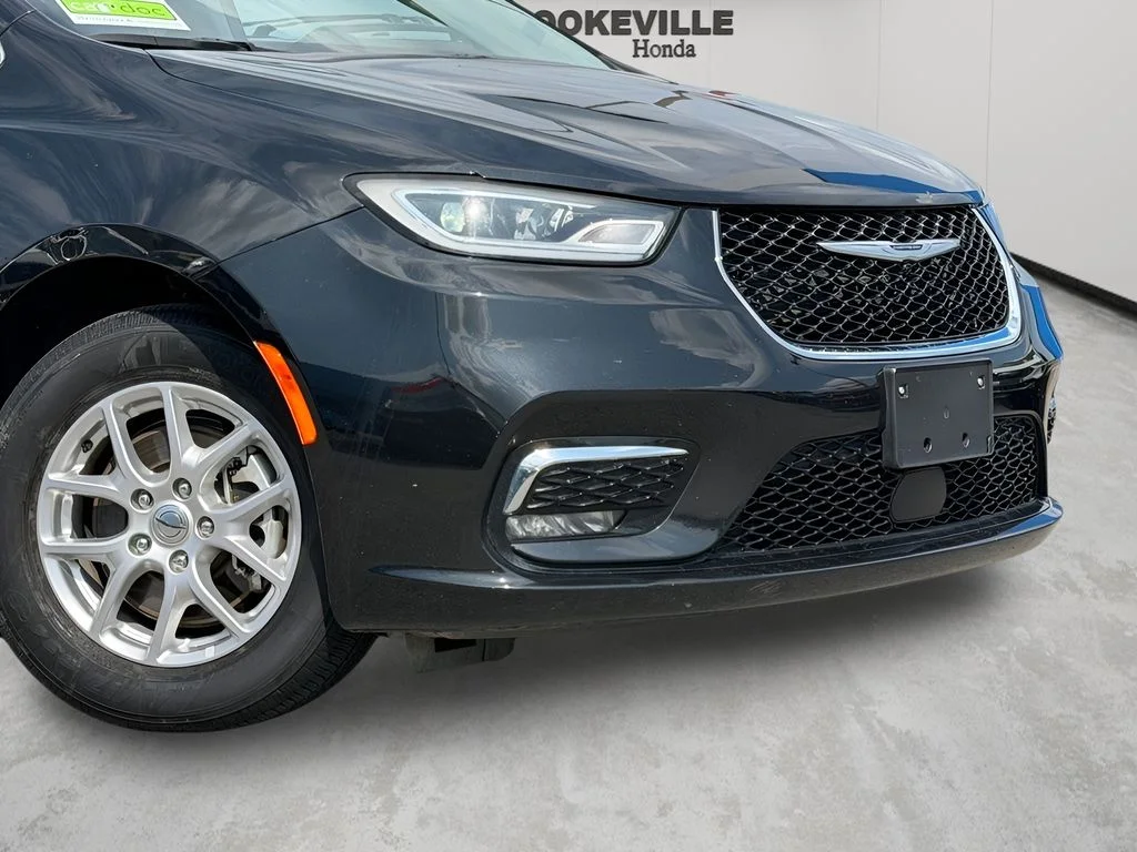Used 2023 Brilliant Black Crystal Pearlcoat Chrysler Touring L image 3