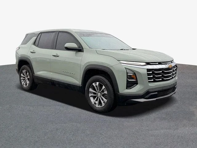 Used 2025 Green Chevrolet LT image 4