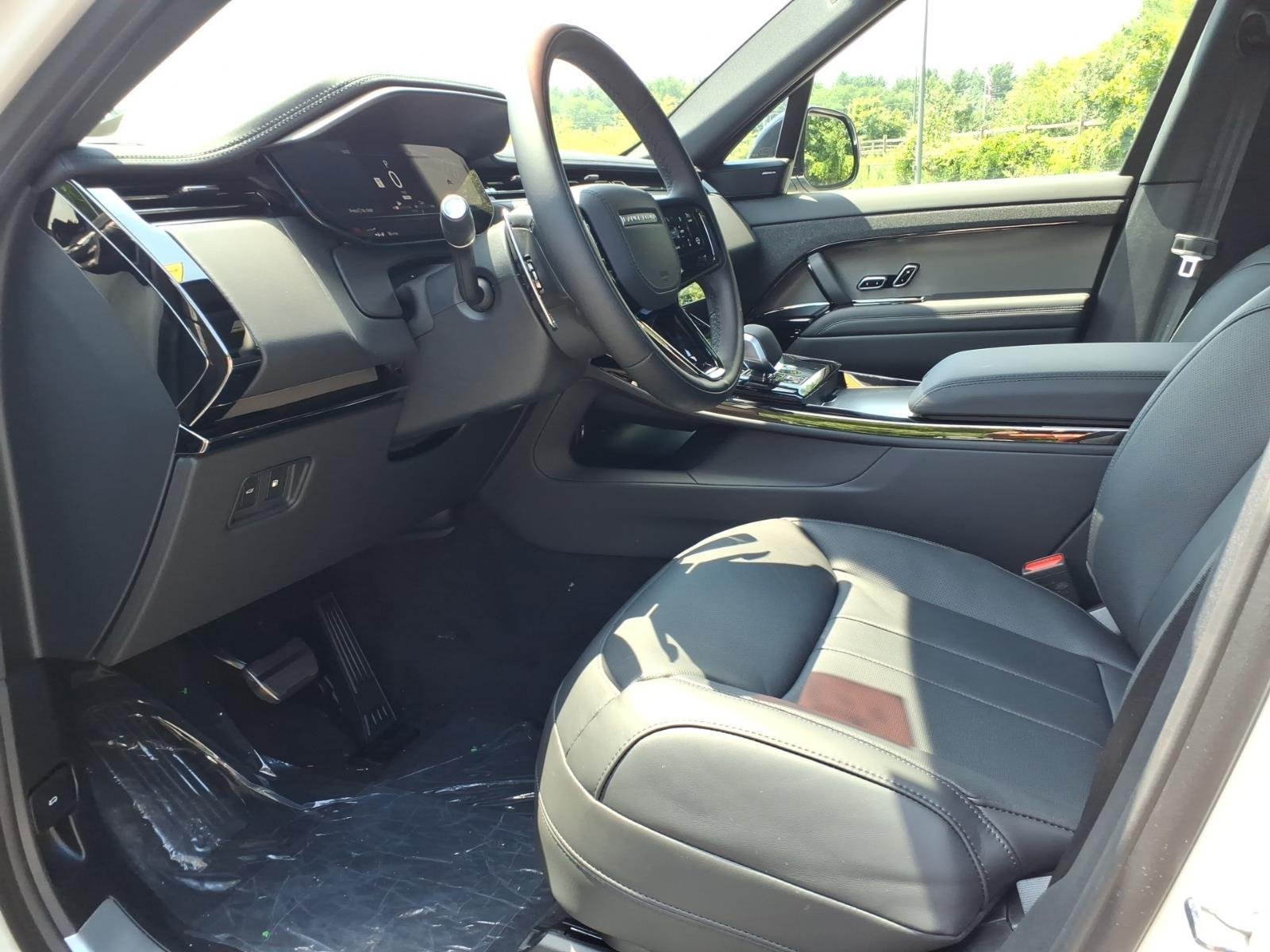 New 2026 Fuji White LAND ROVER Dynamic SE image 17