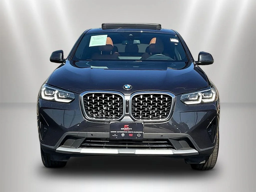 Used 2022  BMW xDrive30i image 2