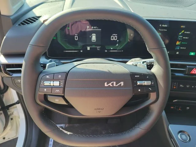 New 2026 Snow White Pearl Kia LX image 15