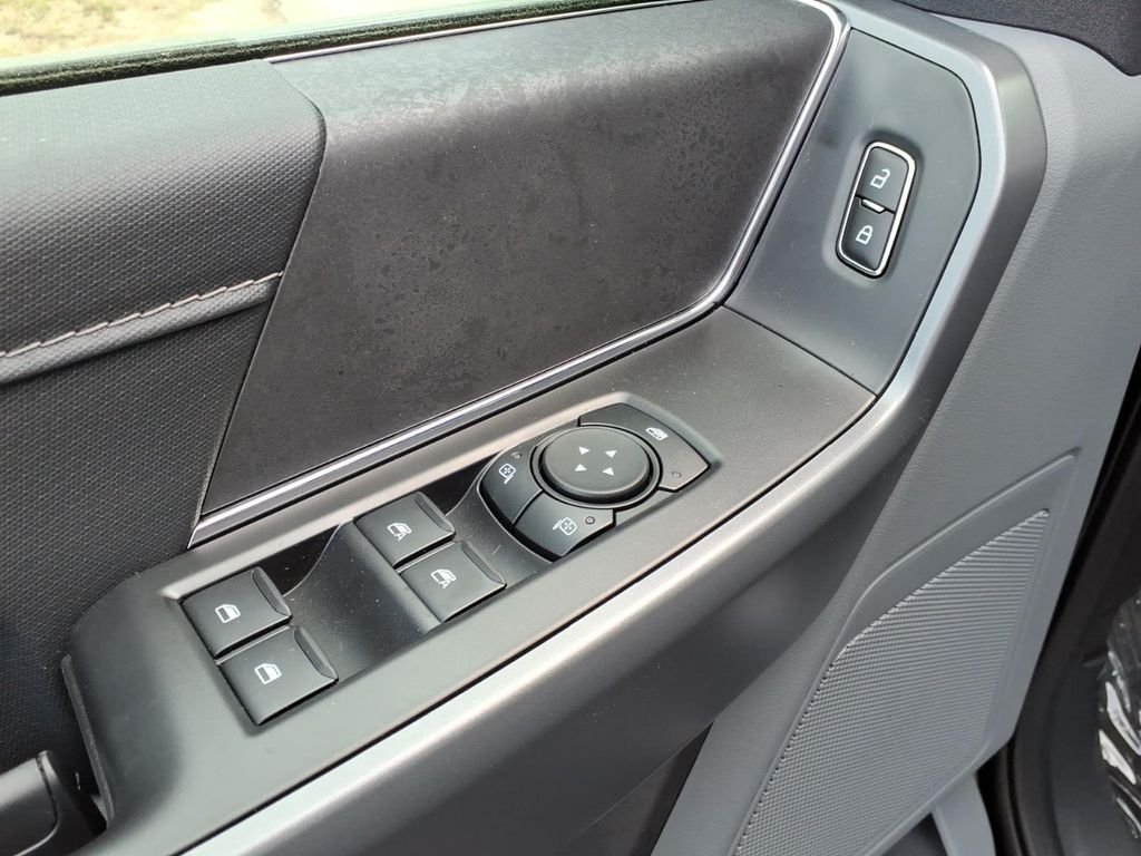 New 2026 Agate Black Metallic Ford XLT image 19