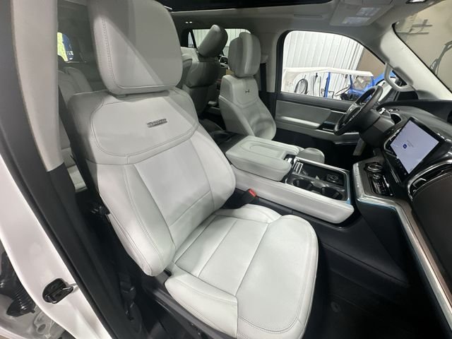 New 2027 White Ford Platinum image 32
