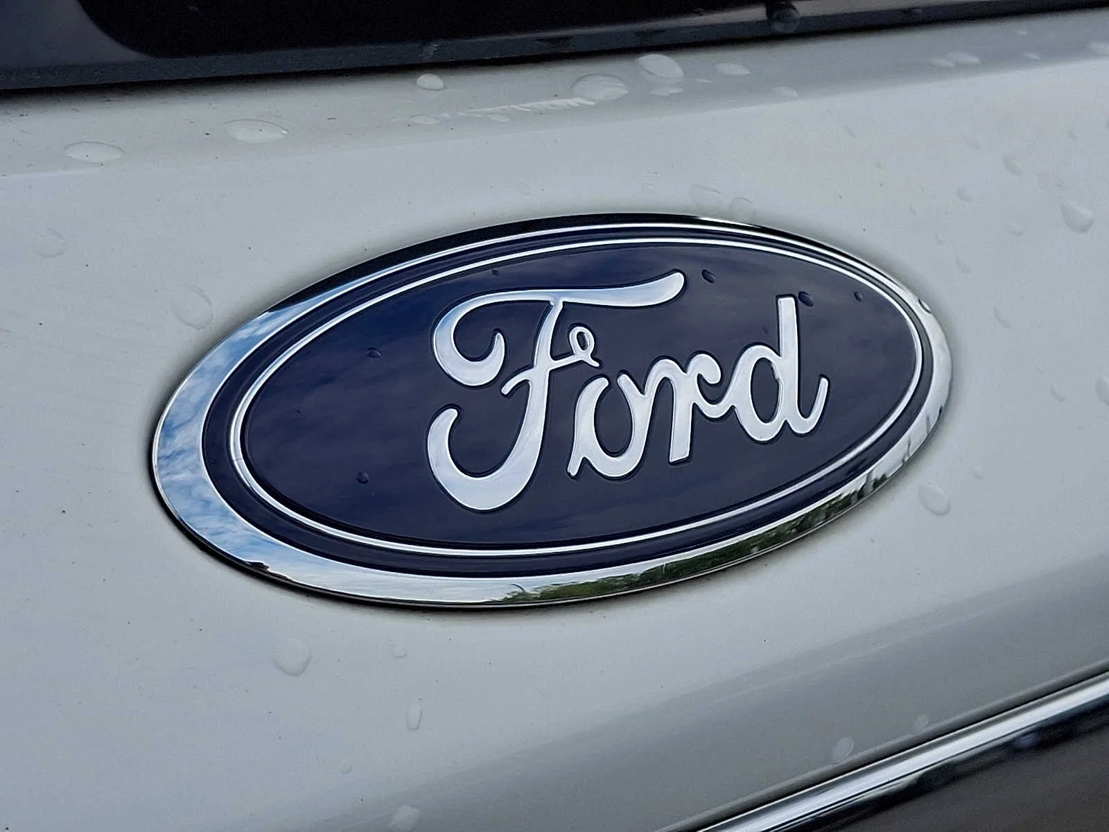 Used 2020 Star White Metallic Tri-Coat Ford Limited image 32