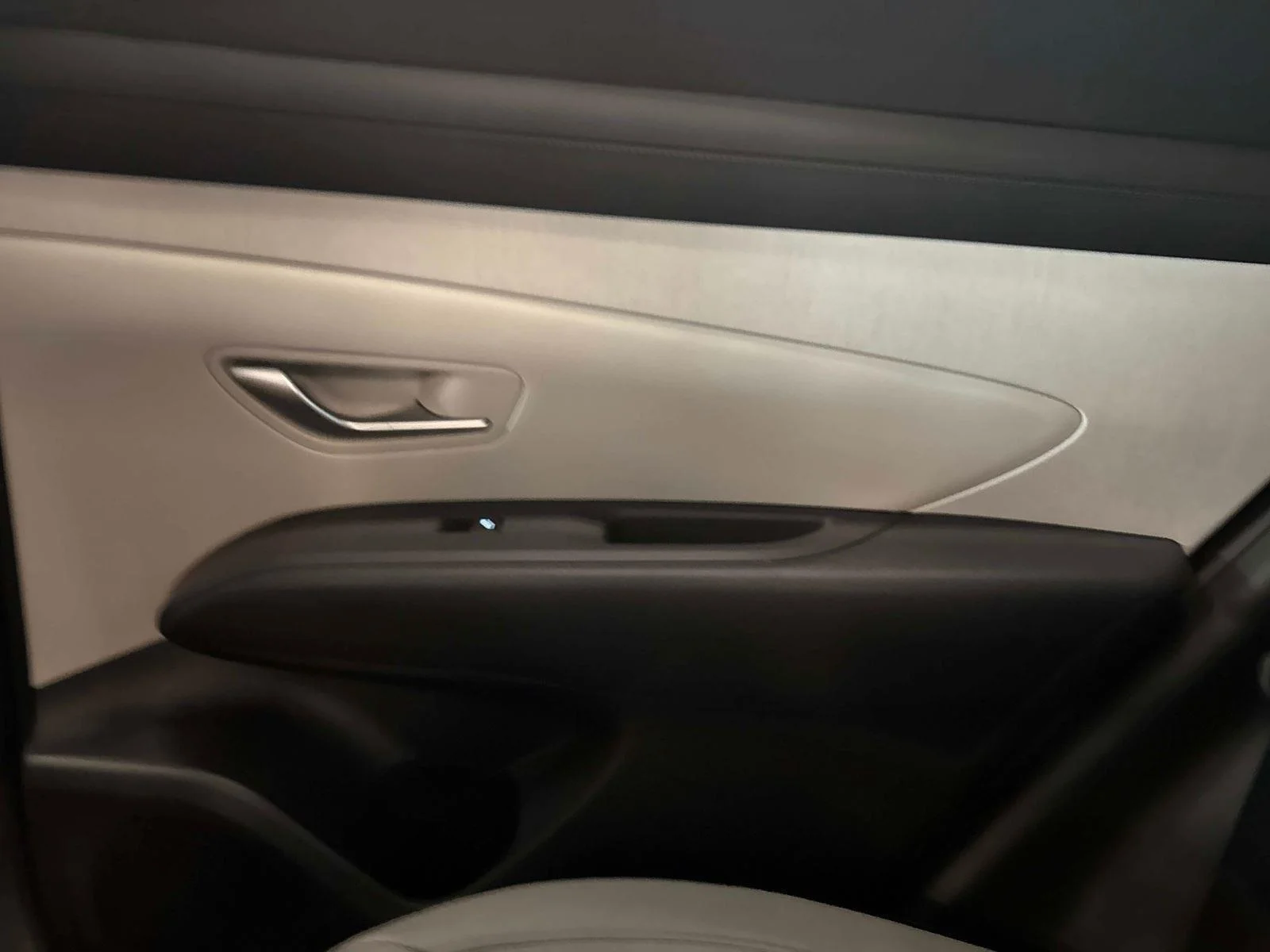 New 2025 Creamy White Pearl Hyundai SEL image 15