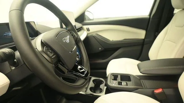 New 2026 Star White Metallic Tri-coat Ford Premium image 19