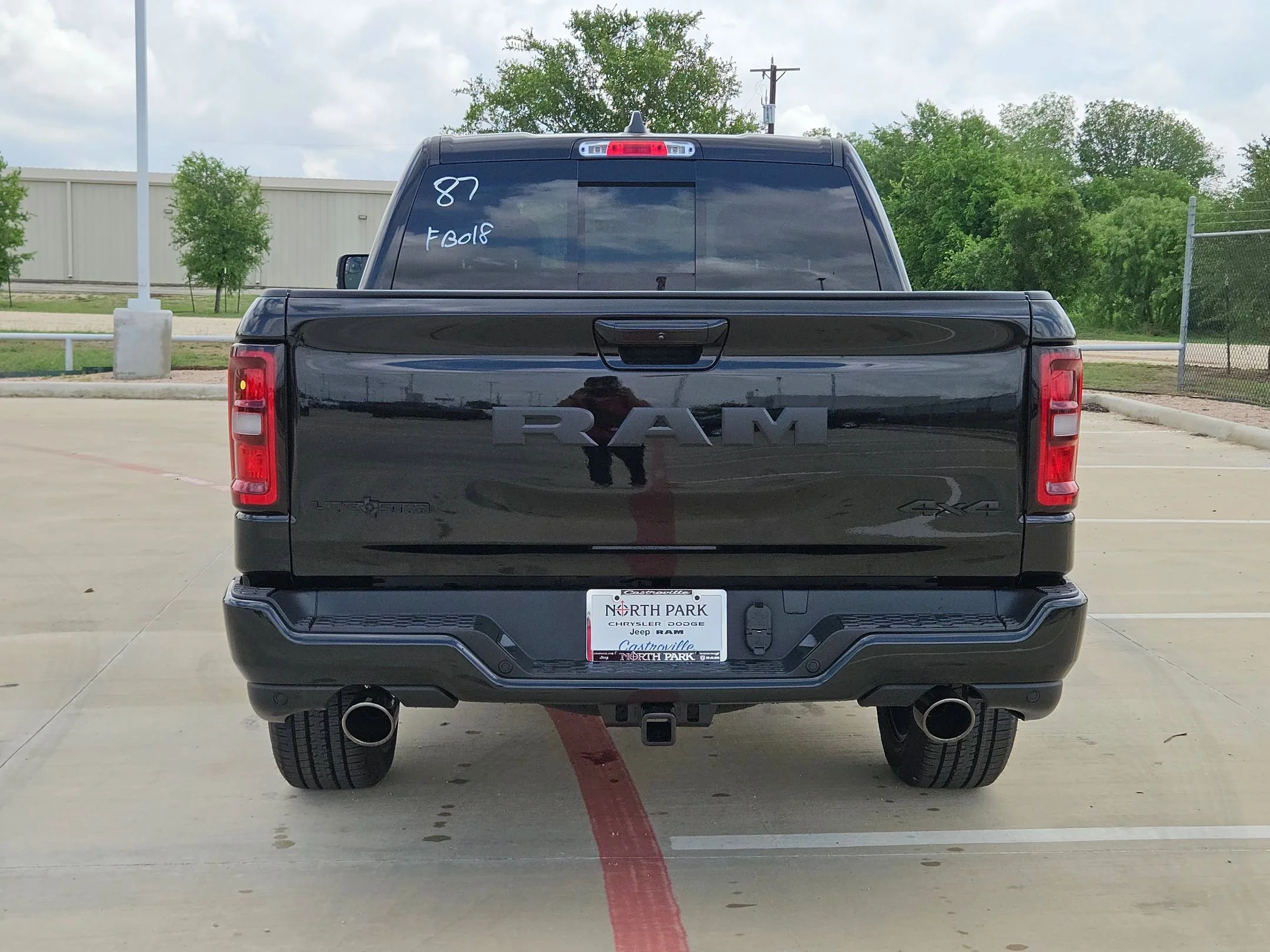 New 2026 Diamond Black Crystal Pearlcoat RAM Big Horn/Lone Star image 4