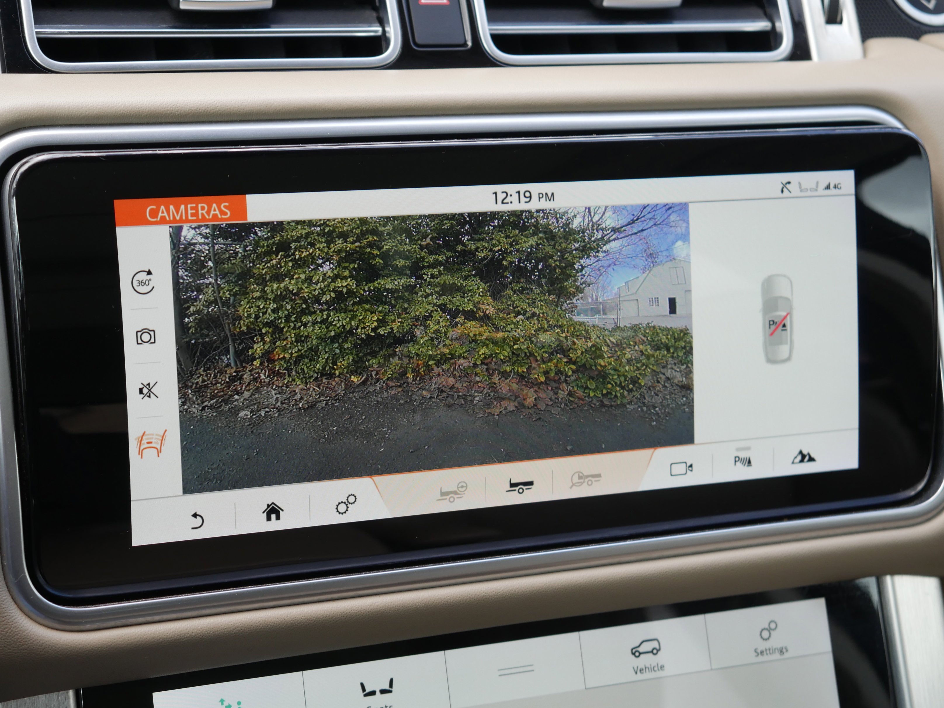 Used 2019 Fuji White Land Rover  image 14