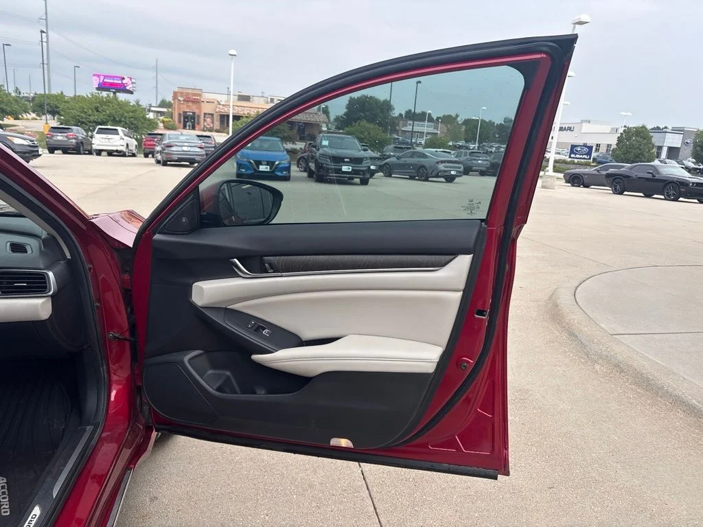 Used 2022 Red Honda Touring 2.0T image 25