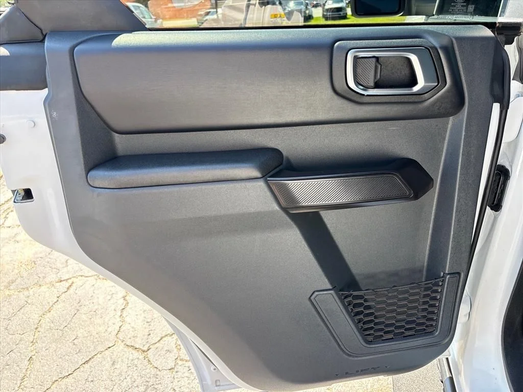Used 2025 White Ford Badlands image 18