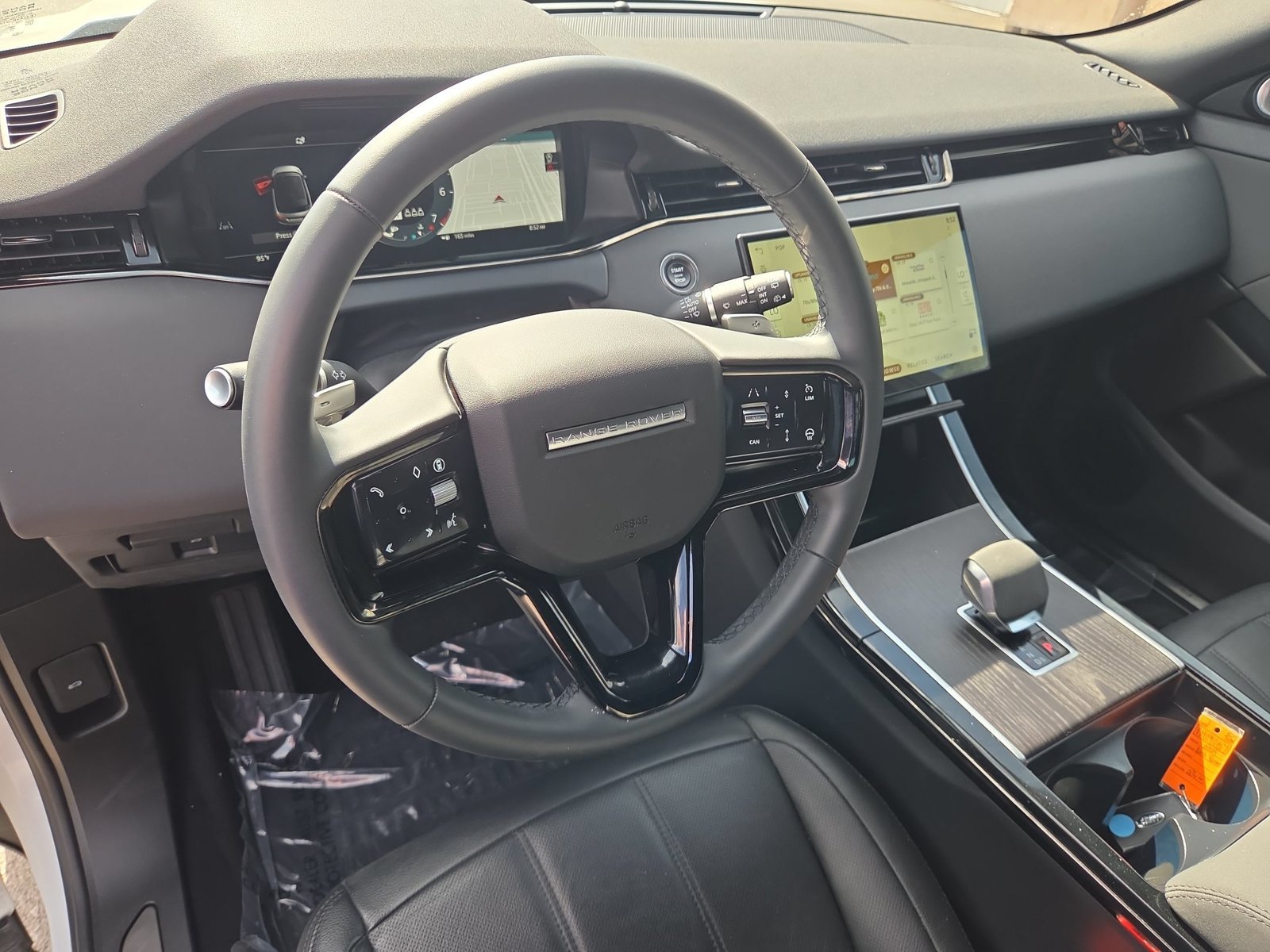 Used 2024 Fuji White Land Rover Dynamic SE image 10